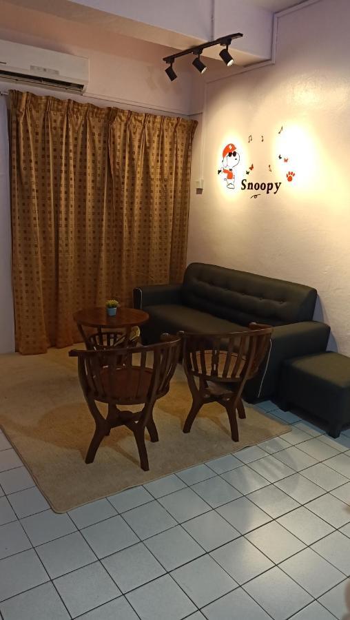 Snoopy Homestay Two Bedroom Бату-Пахат Экстерьер фото