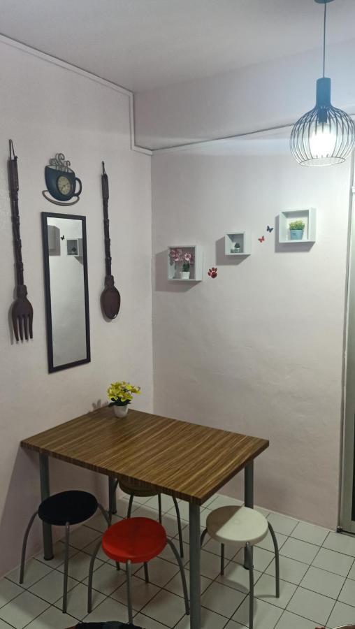 Snoopy Homestay Two Bedroom Бату-Пахат Экстерьер фото