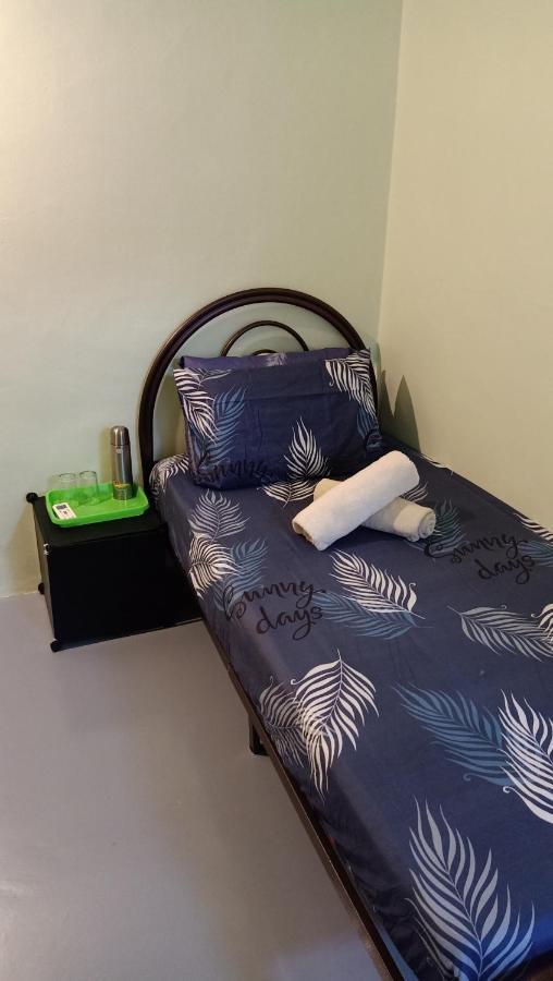 Snoopy Homestay Two Bedroom Бату-Пахат Экстерьер фото