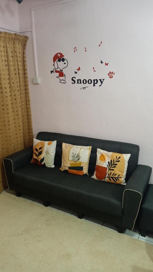 Snoopy Homestay Two Bedroom Бату-Пахат Экстерьер фото