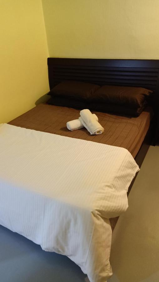 Snoopy Homestay Two Bedroom Бату-Пахат Экстерьер фото