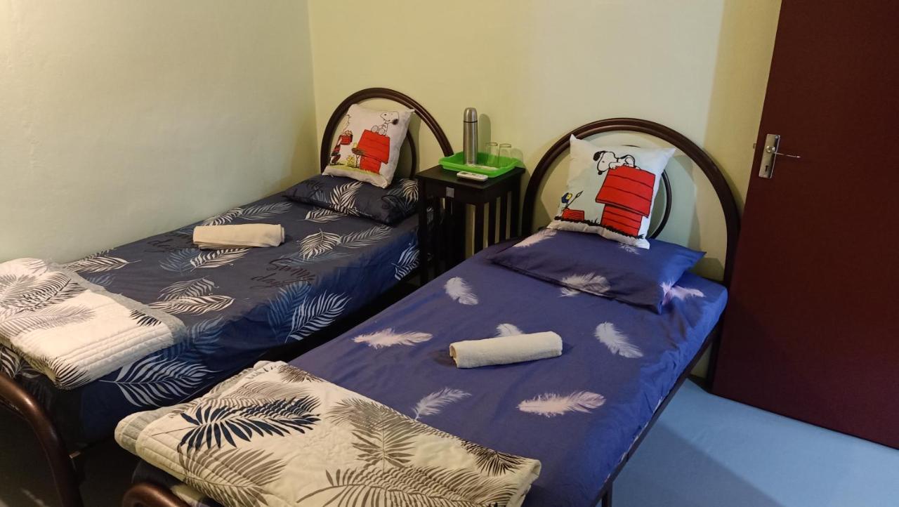 Snoopy Homestay Two Bedroom Бату-Пахат Экстерьер фото