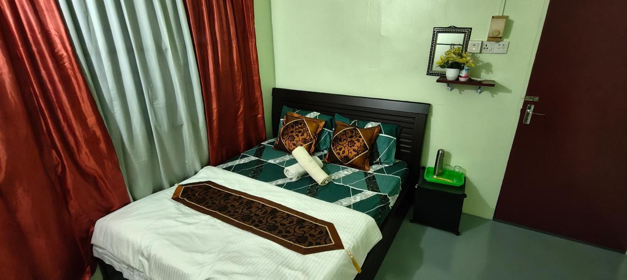Snoopy Homestay Two Bedroom Бату-Пахат Экстерьер фото
